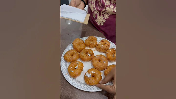 Ab to haath choomne padenge🙈😂#delhiist #ytshorts #balushahi #sweets #cooking #mithai #shadi #food