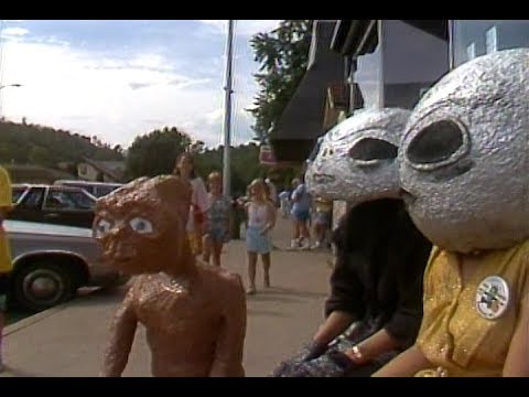 Video: I Wisconsin Blev En Kæmpe Cigareformet UFO Filmet - Alternativ Visning