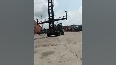 Stacking of empty containers