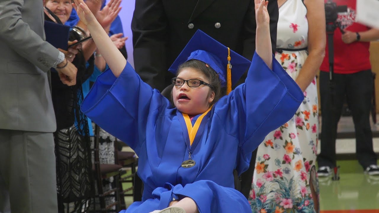 Команда-сюрприз FOX5: директор отдал незнакомцам ключи от спортзала, а на следующее утро не узнал...