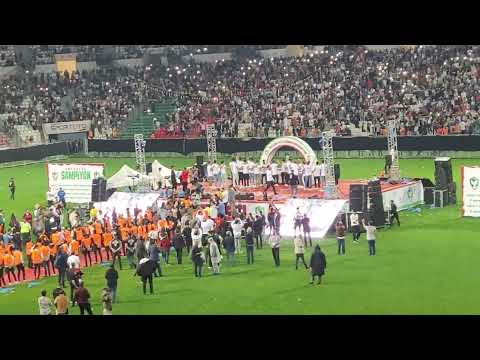 Amed Şehrim Benim- İlkay Akkaya -Amedspor Şampiyonluk Kutlamasında