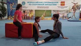 Старый добрый метод растяжки на поперечный шпагат / Good old method of stretching on the splits