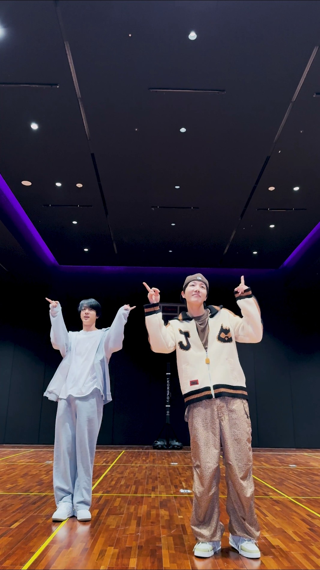 쩨호오오오옵 사랑해, 사랑한다고? 나랑 챌린지 찍자~~~~~!!! #제이홉 #jhope #진 #Jin #jhope_SweetDreams