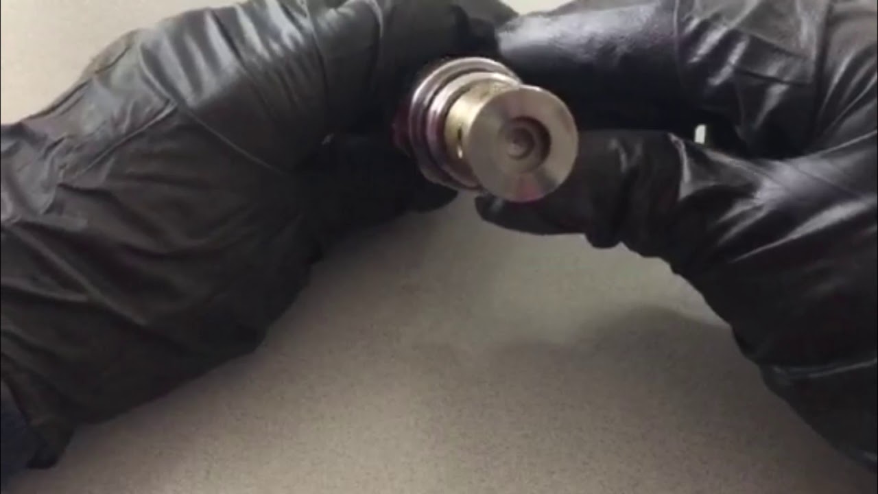 How looks Hydraulic relief valve JCB JS130 LNC0213 YouTube