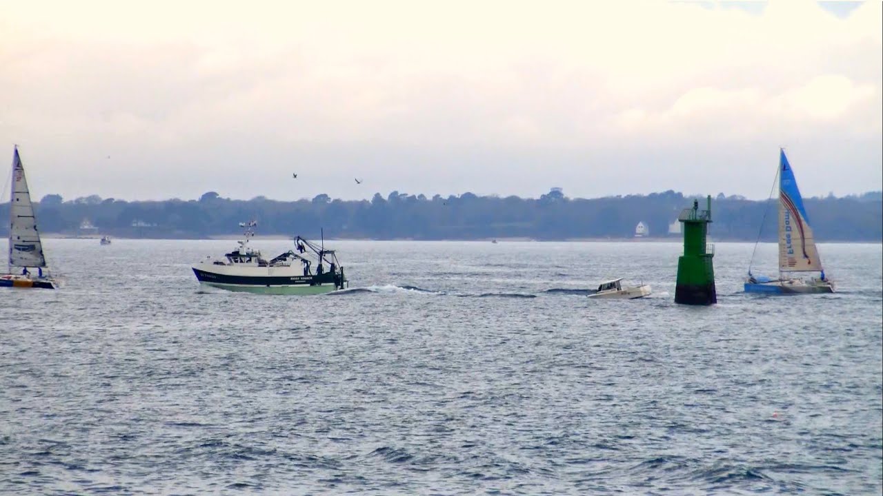 Deux Bolincheurs Partent En Mer Berceau De L Oc an Basse Gouach 