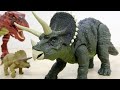 外皮ラバーで懐かしさのある恐竜フィギュア!ジュラシック・ワールド サウンド&リアル トリケラトプス の表皮の質感・造形を徹底レビュー