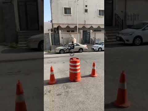 استعراض رضا زكريا حريز أمام مدرسة البخاري