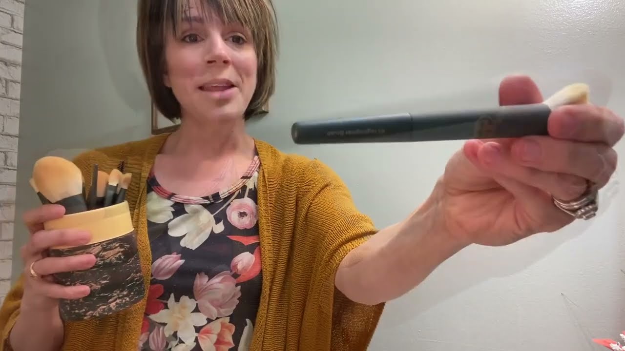 Review of EIGSHOW Makeup Brushes 18pcs Professional Makeup Brush