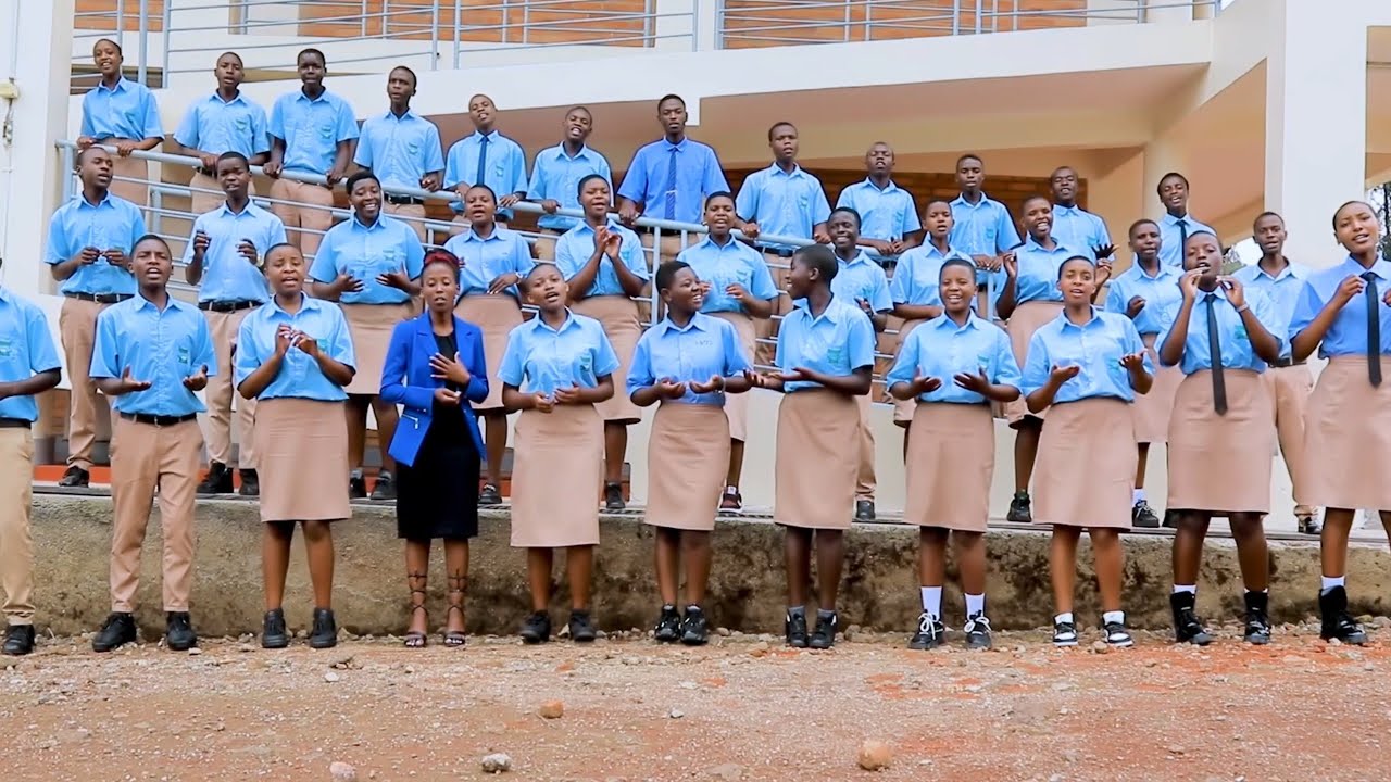 BE STRONG KOMERA BY AMAZING GRACE FAMILY CHOIR COLLEGE APARPE SDA CHURCH