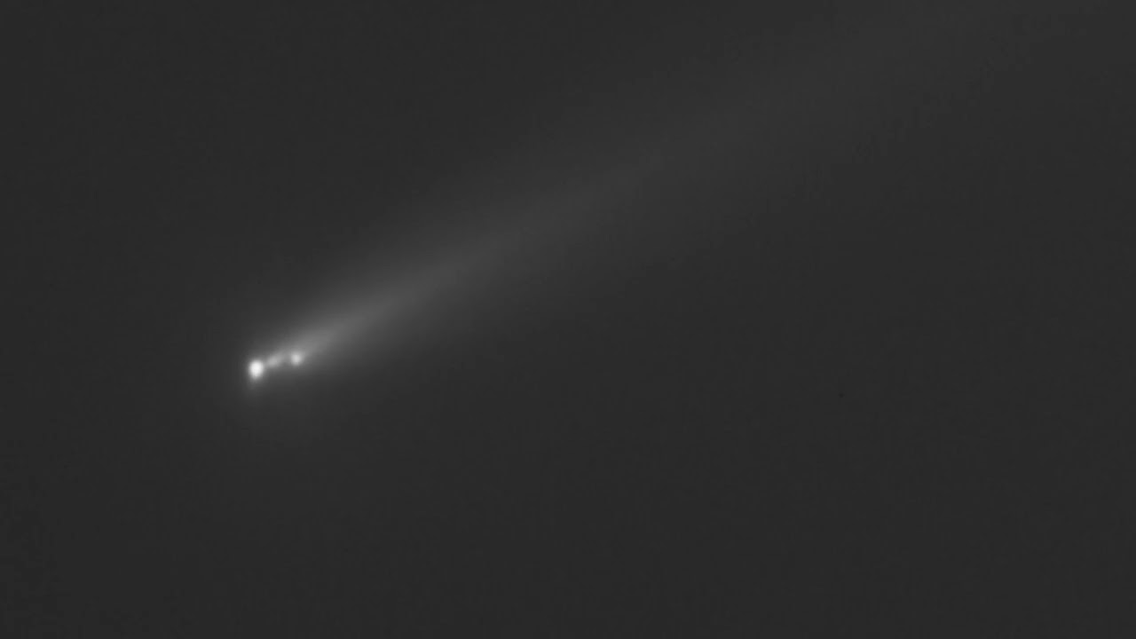 Комета ATLAS распадается на потрясающих снимках с телескопа