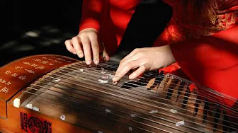 Chinese zither plays the traditional famous song "Fishing Boat Sings Evening" Chinese zither plays the traditional famous song "Fishing Boat Sings Evening"