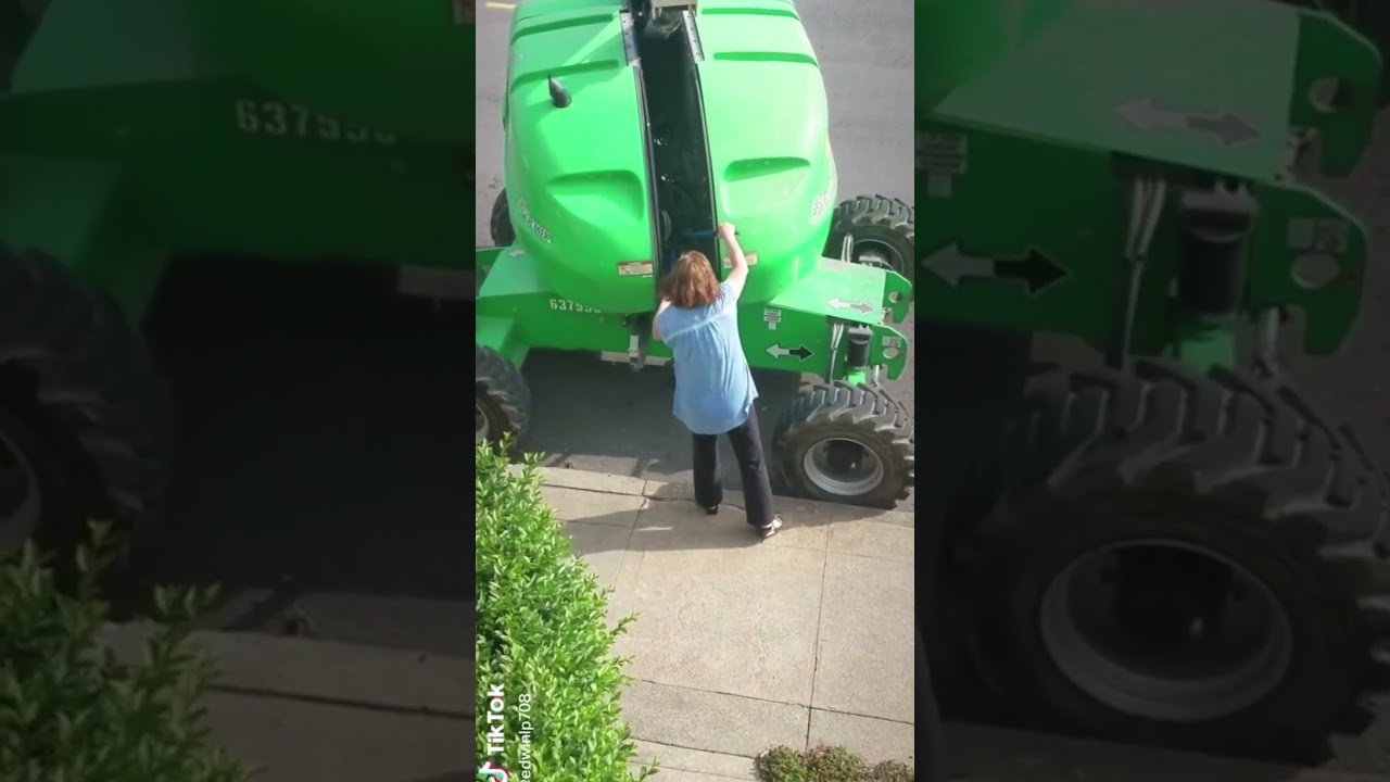 Karen Doesn T Like Boom Lift Parking In Front Of Her House 