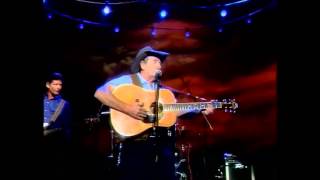 Video thumbnail of "The Flying Doctors Ball  ---  Slim Dusty."