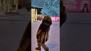 Всплыло Видео, Где Попала На Новогодние Морозы В Москве