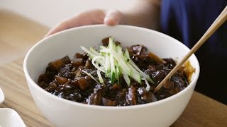 Jajangmyeon (Black bean Noodles) | Honeykki