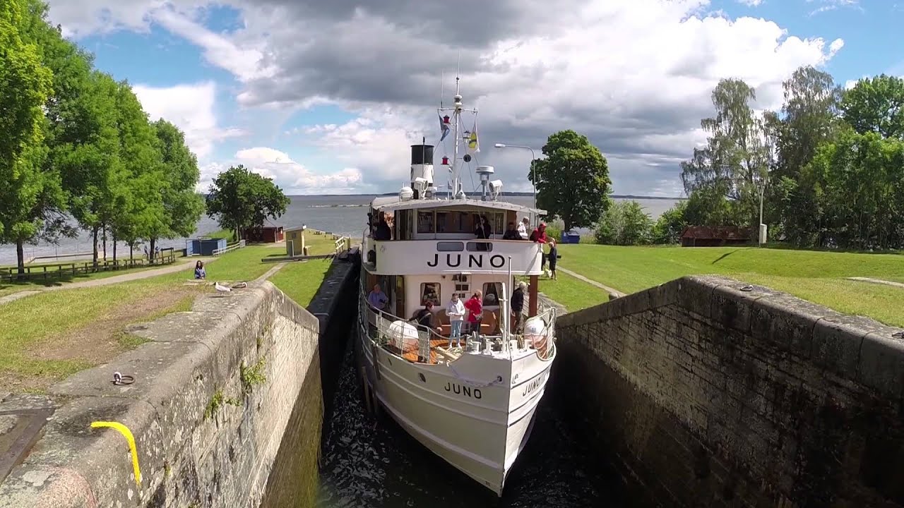 Göta Kanal Juna anländer till Berg slussar 2014-06-23 - YouTube