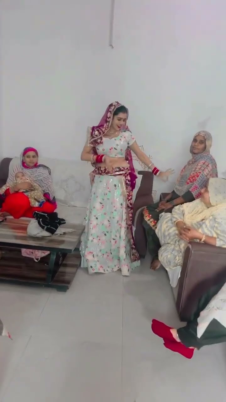 Uccha नीचा रास्ता से महारे पनघट #shorts #meenu #trending