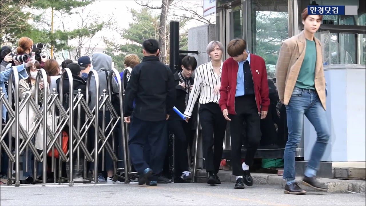 NCT127, '일부 극성팬에 오늘도 험난한 출근길~'