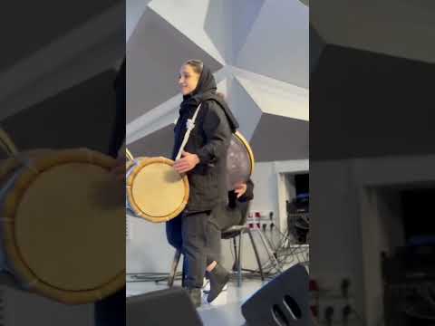 دستانی از جنس فولاد با قدرت و زیبا هنر خود را به ارمغان میکشند