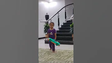 في منزل انثى السنجاب دق دق الباب اطفال Toys 