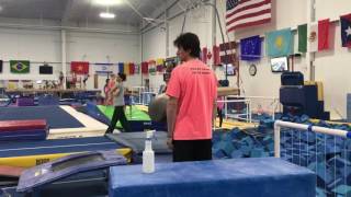 Handspring double front vault