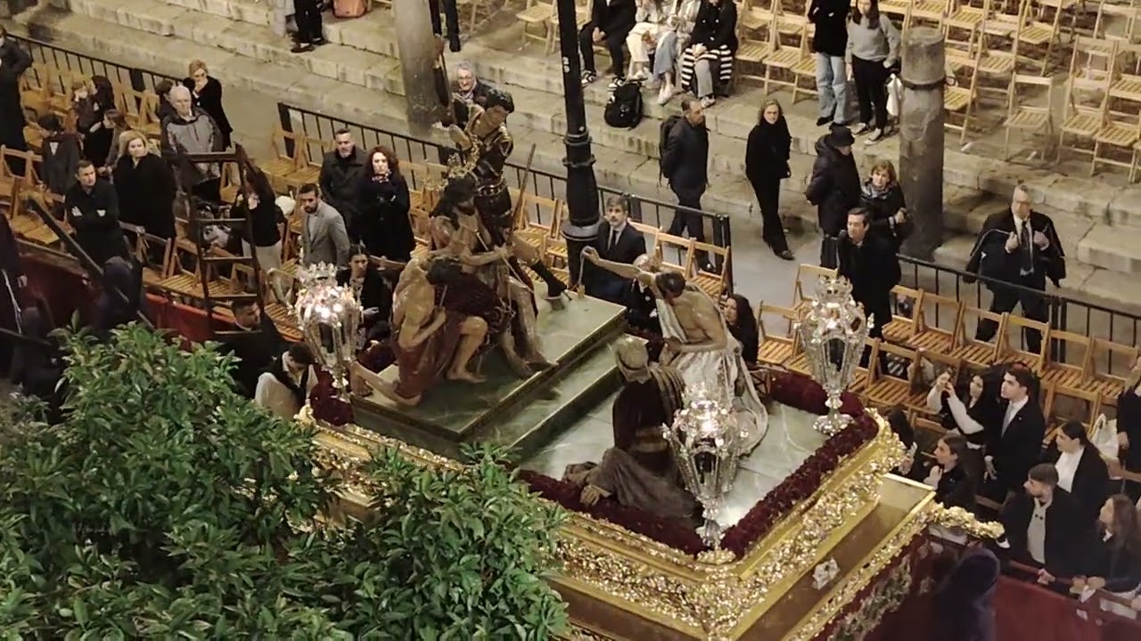 CORONACIÓN DE ESPINAS (HERMANDAD DEL VALLE) EN LA AVENIDA. JUEVES SANTO DE 2025 EN SEVILLA