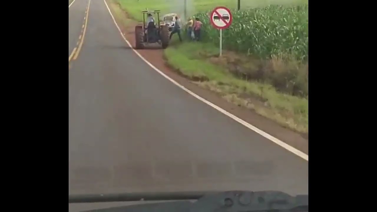 Fusca pega fogo na BR-082 entre Jardim Alegre e Lunardelli