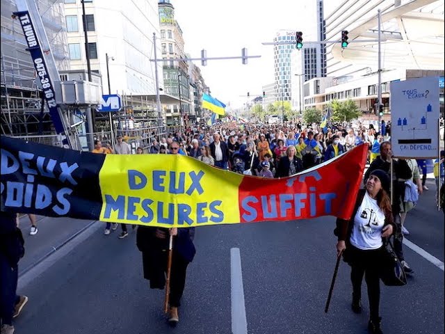 Le Syndicat des immenses s’incruste le 8/5/22 dans une manif et dénonce le DEUX POIDS, DEUX MESURES