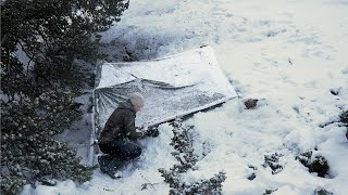 Surviving a Snowstorm In Freezing Winter - Bushcraft Adventure