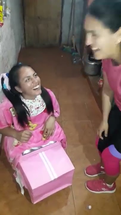 Cuando la bebé dice su primera palabra 😂