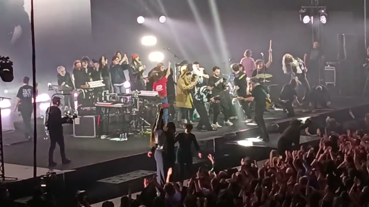 Leon Benavente, Ayer Salí, Fin del concierto con invitados, Movistar arena Madrid 11.01.2026