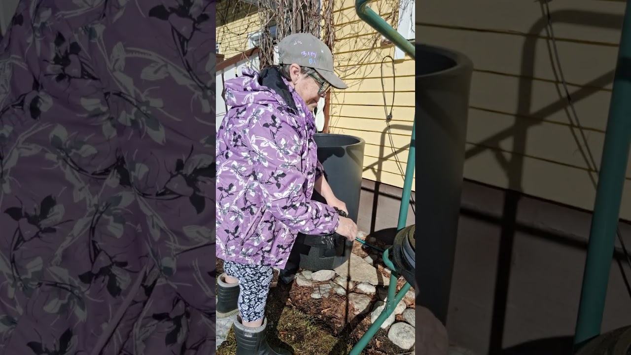 biojätteet  muuttuu mullaksi. biowaste turistipaikka into soil.