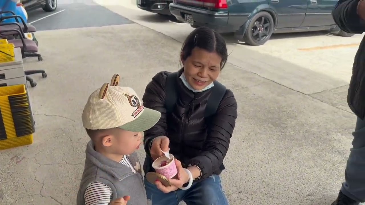 Đi hái dâu tây với đi xem mấy con thú cưng #cuocsongthuongngayonuocngoai #vlog 