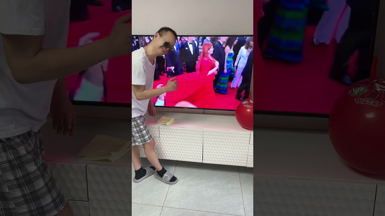 Wow! The dress fell off ....