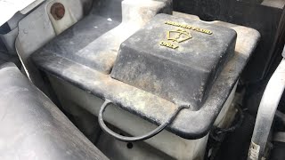 видео: Замена насоса омывателя лобового стекла Ford F150 2007 года картинка: Замена насоса омывателя лобового стекла Ford F150 2007 года