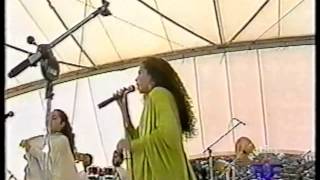 Download Lagu Daniela Mercury Arrasa Cantando 'Canto Ao Pescador' MP3