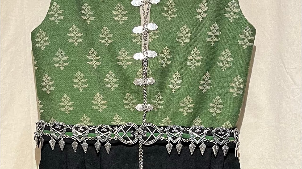 Boglangan va yubka ostida becerdin Boglangan va yubka ostida becerdin