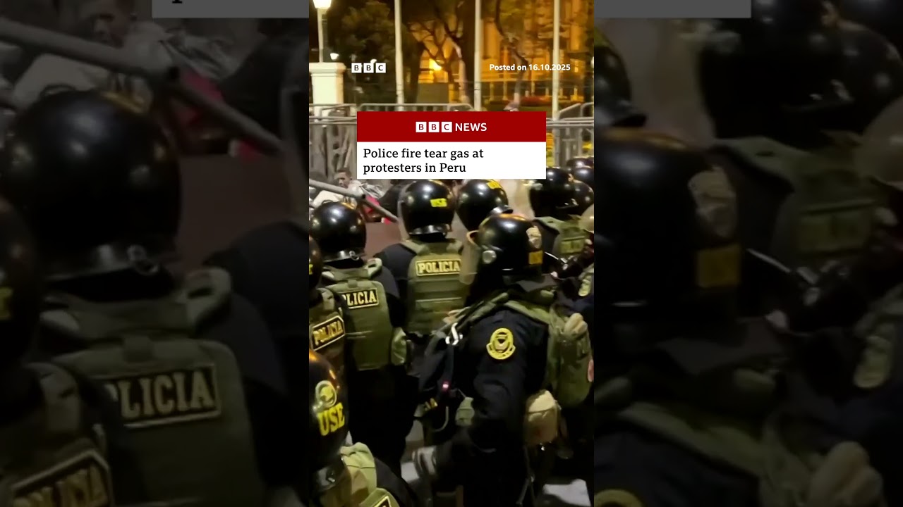 Police clash with anti-government protesters outside Peru's congress. #Peru #BBCNews