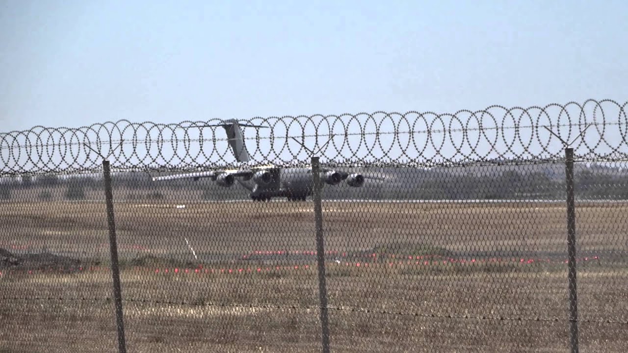 RAAF Boeing C-17A Globemaster III A41-207 Departs Melbourne Airport For RAAF Base Amberley