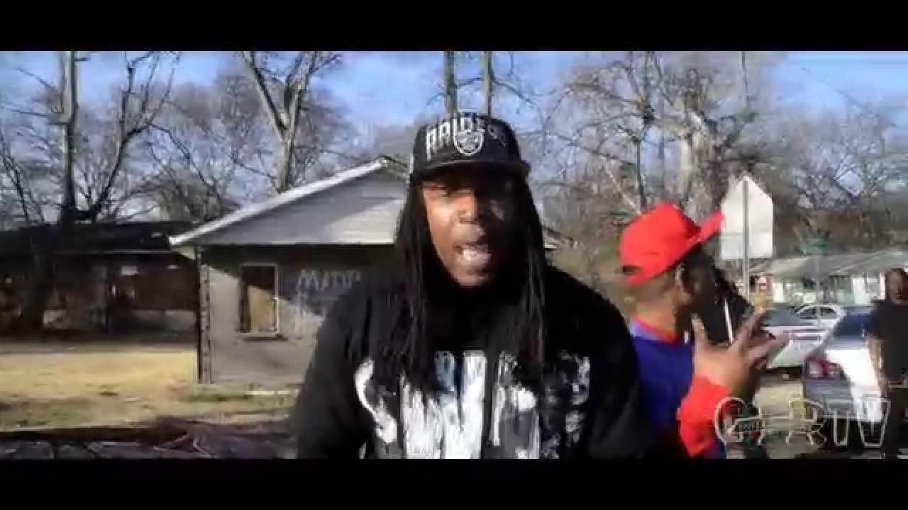 Cellbleezy - Tha Intro (Official Video) adlı videoyu YouTube'da izle Cellbleezy - Tha Intro (Official Video) adlı videoyu YouTube'da izle