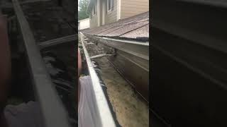 Unclogging a blocked roof drain