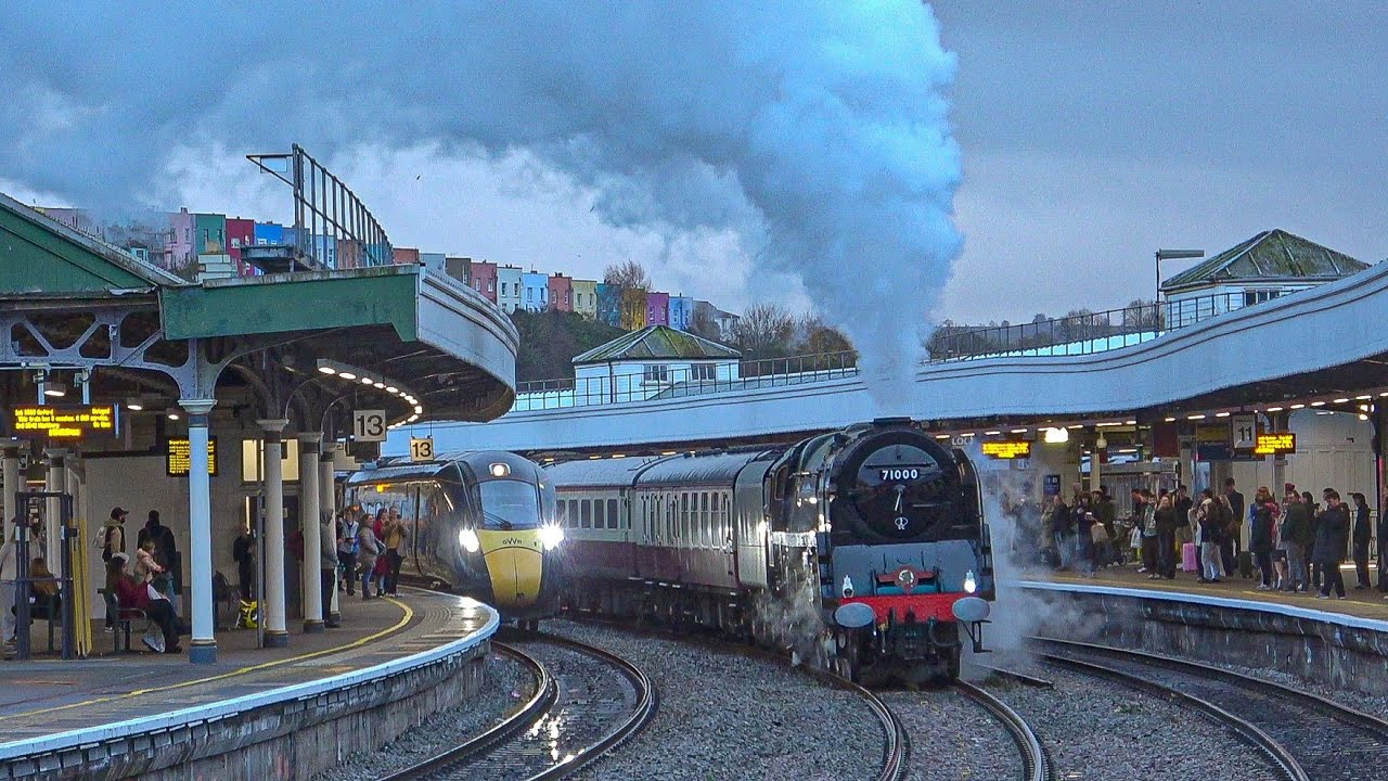 71000 powers out of Bath! Duke of Gloucester heads the Bath Christmas Market.