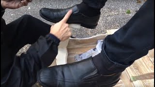Italian shoe shine master, very relaxing to see