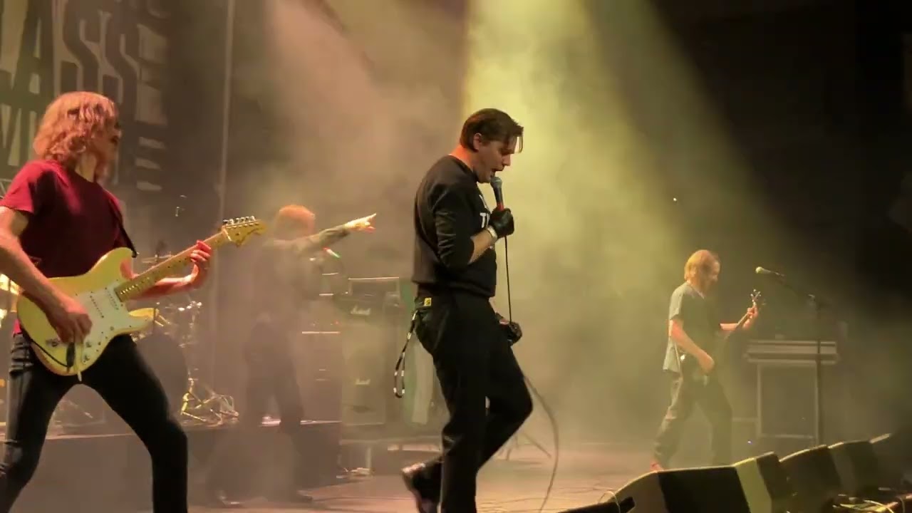 Refused med Howlin’ Pelle - Where Eagles Dare (Misfits-cover) live 18/12-2025, Stockholm, Sweden