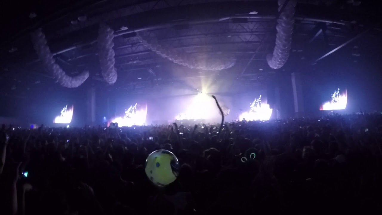 Odesza- Intro Bloom Live auf YouTube ansehen Odesza- Intro Bloom Live auf YouTube ansehen