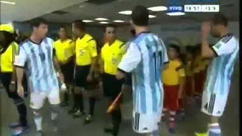 Full tình huống Messi không bắt tay với cậu nhócClip hay vui hót 2014
