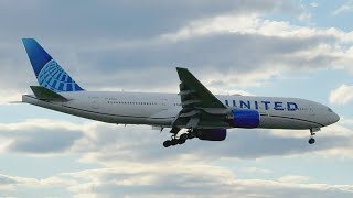 United 777-200 landing at Newark