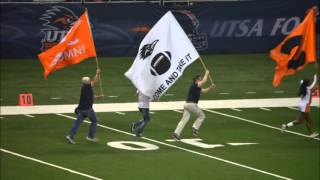 Geoff Sheen Runs Out Come and Take It Flag UTSA Homecoming
