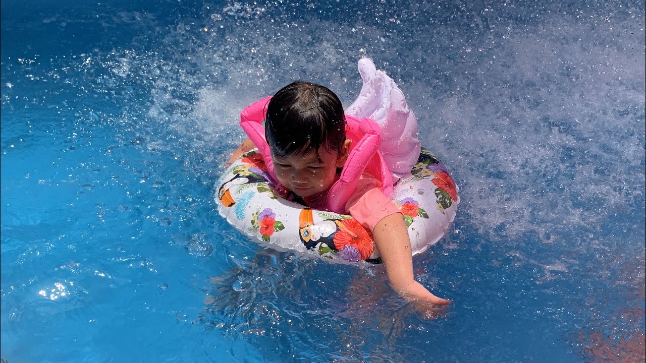 Levy Lewi đi chơi Công Viên Nước Đầm Sen Waterpark