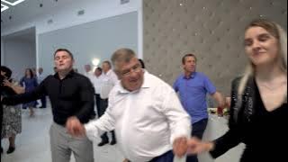 Viorel Gîrneț & Lăutarii de la Sud cu o suită de melodii și nuntași foarte veseli